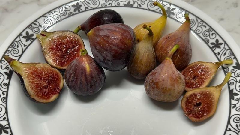 Figs in a bowl